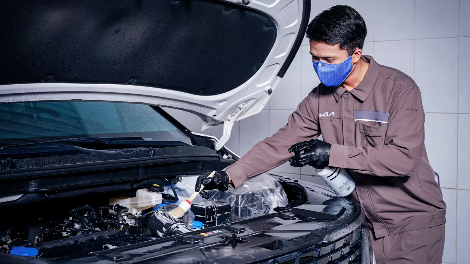 DỊCH VỤ VỆ SINH KHOANG ĐỘNG CƠ XE